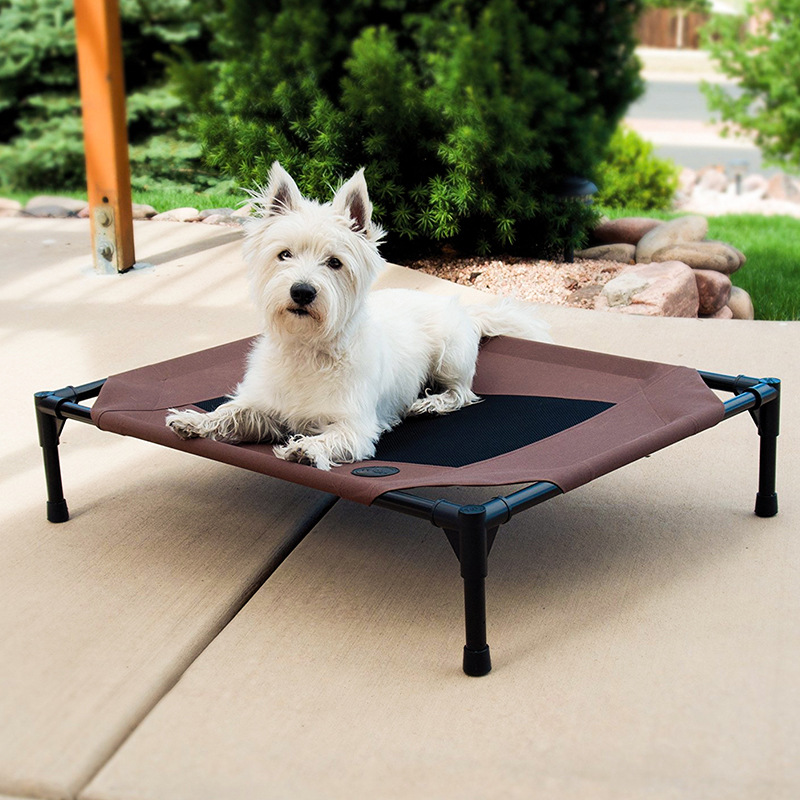lit sureleve pour chien blanc