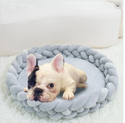 Coussin chien nid tressé 