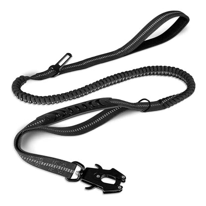 Laisse pour chien sur fond blanc noire
