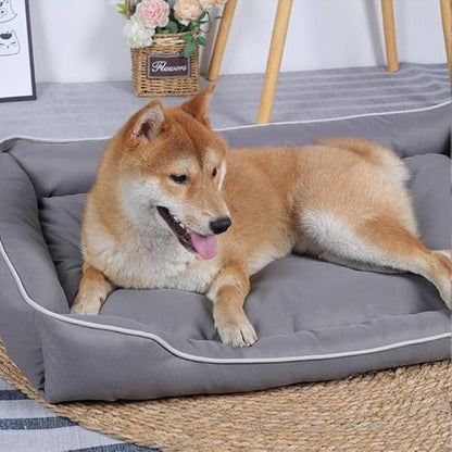 Panier pour chien gris installé dans un intérieur