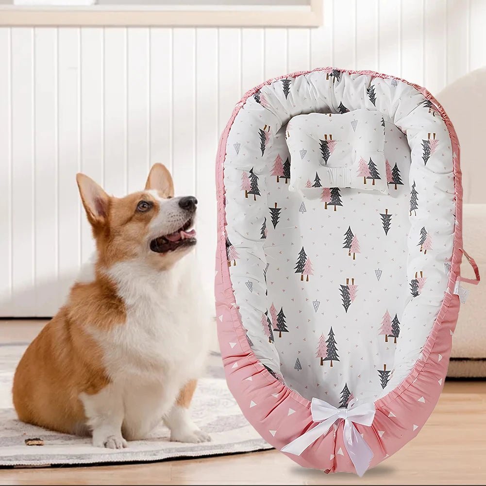 Panier pour chien Le Princier rose avec motif arbres et coussin intégré