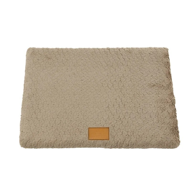 tapis pour chien carpet case beige sur fond blanc