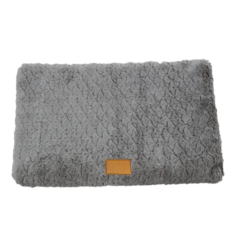 tapis pour chien carpet case gris fonçé sur fond blanc