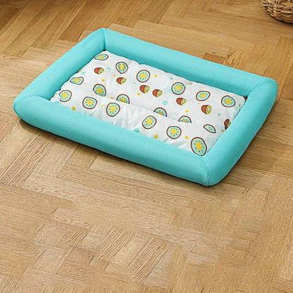 Tapis rafraichissement chien tissus turquoise sur parquet- Bonheur de Chien