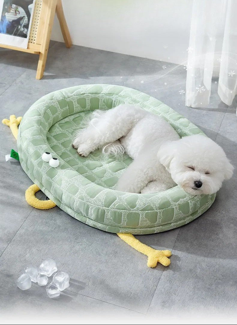 Tapis rafraichissant en soie glacée dans séjour et glace sur planché